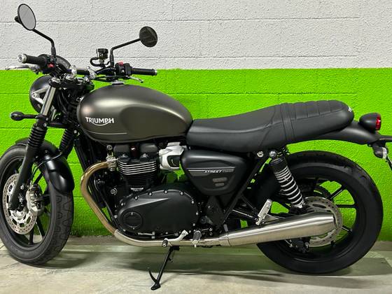 TRIUMPH STREET TWIN 